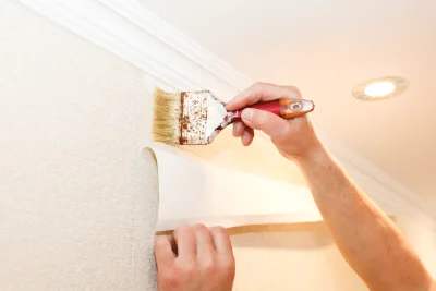 Pose de papier peint au Thieulin — revêtements muraux et toiles de verre